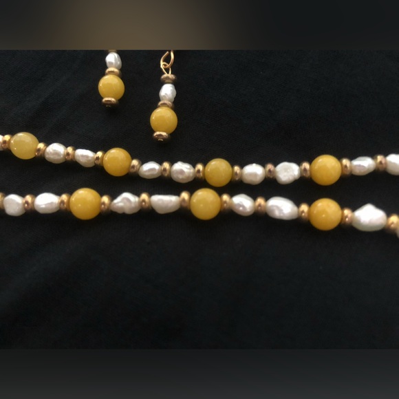 Yellow Jade, Fresh Water Pearls & Gold Necklace & Earrings Set - Picture 6 of 7